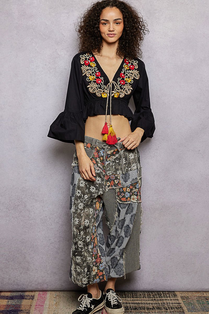 POL Floral Embroidered Cropped Blouse - BLACK / S