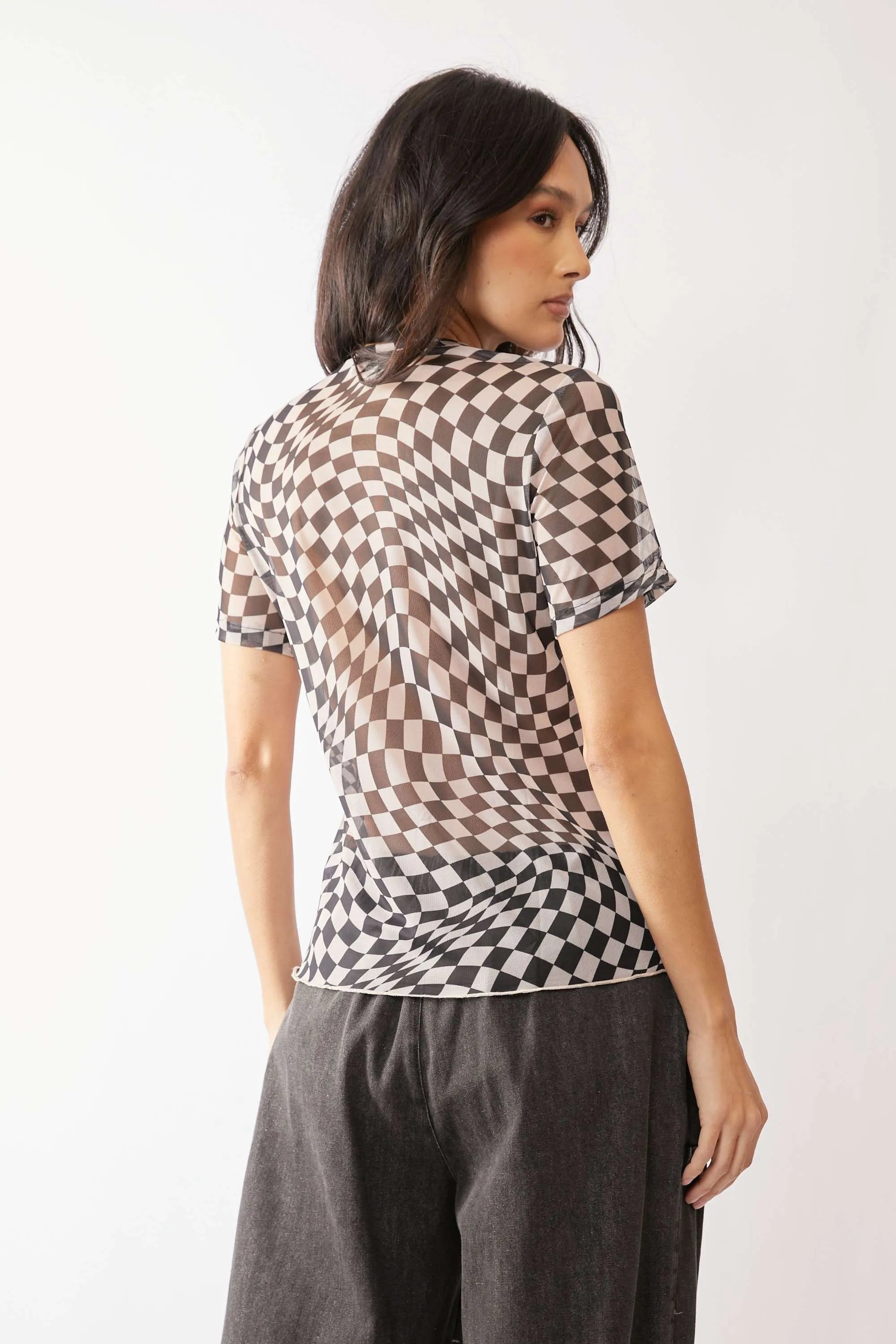 Davi & Dani Checker Board Printed Mesh Short Sleeve Top - BLACK / S