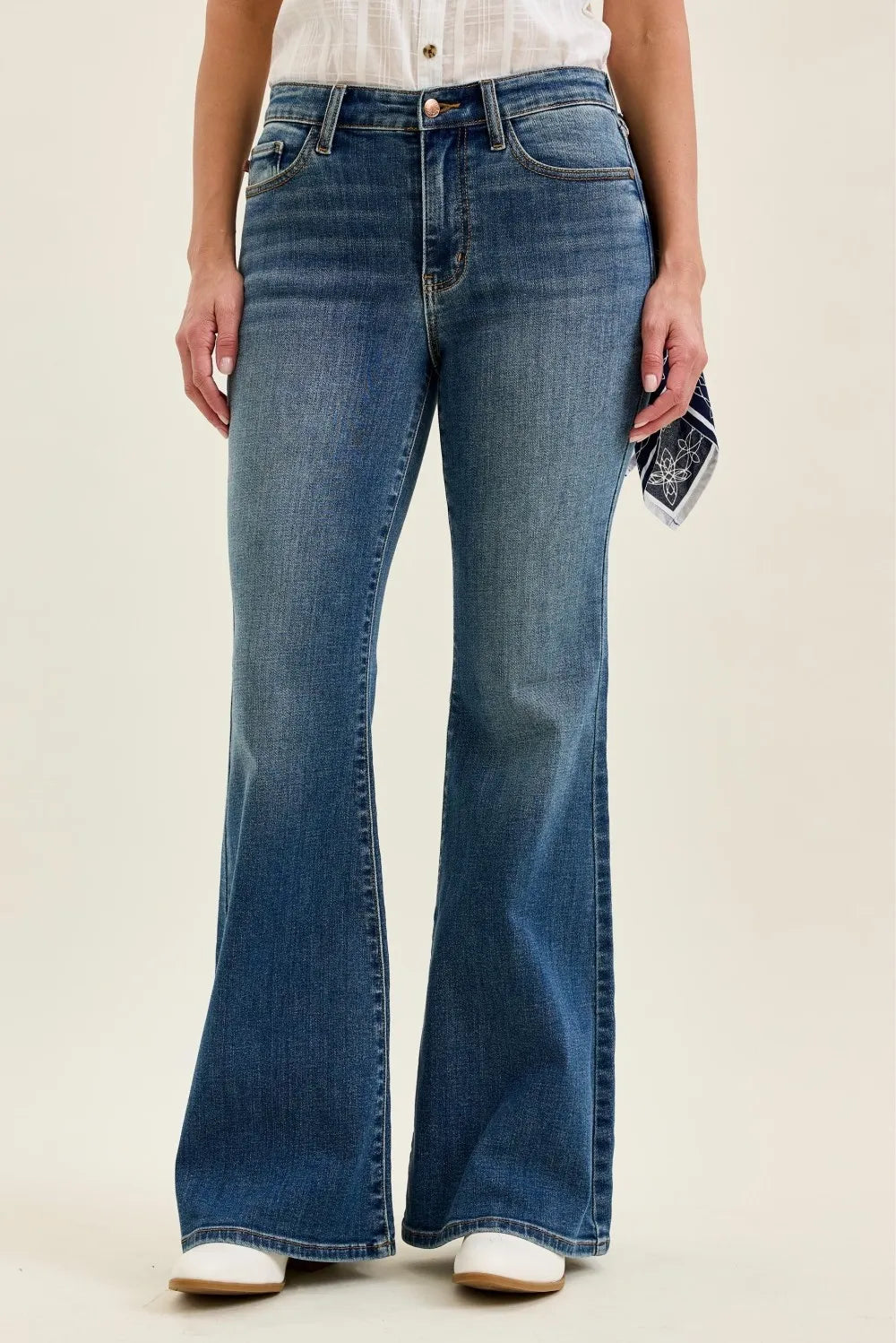 Judy Blue Mid Rise Jaqueline Flare with Triple Needle Back Pkts and Bandana Loop - MD / 0(24)