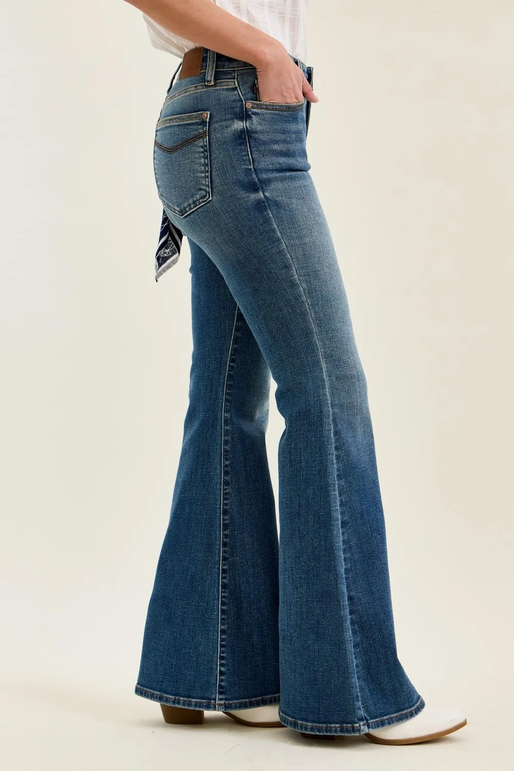 Judy Blue Mid Rise Jaqueline Flare with Triple Needle Back Pkts and Bandana Loop - MD / 0(24)