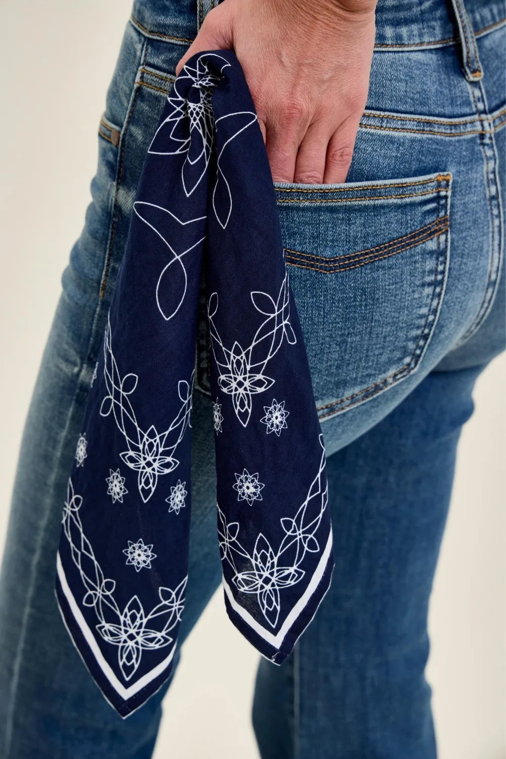 Judy Blue Mid Rise Jaqueline Flare with Triple Needle Back Pkts and Bandana Loop - MD / 0(24)