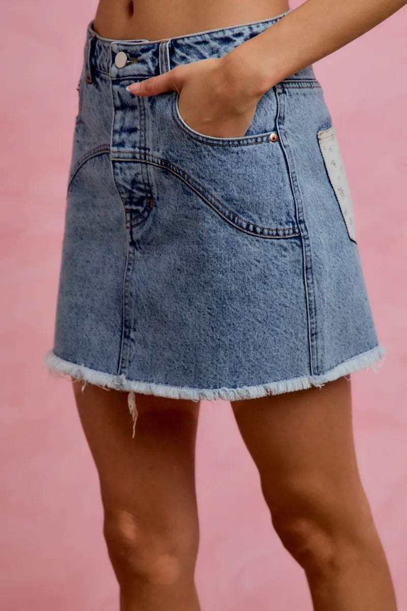 SO ME Washed Denim Floral Contrast Pockets Mini Skirt - DENIM / S