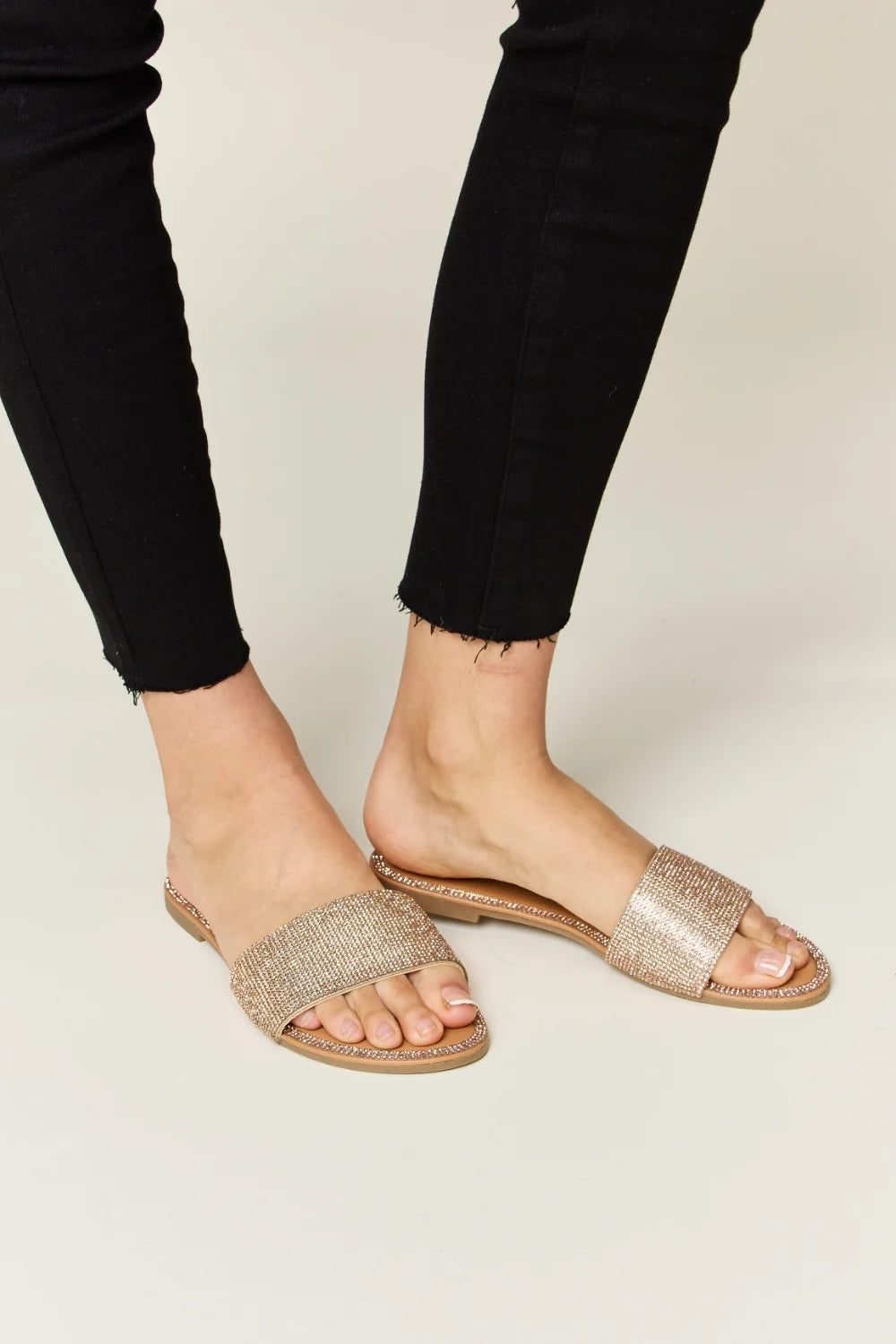 WILD DIVA Rhinestone Open Toe Flat Sandals - ROSE GOLD / 6