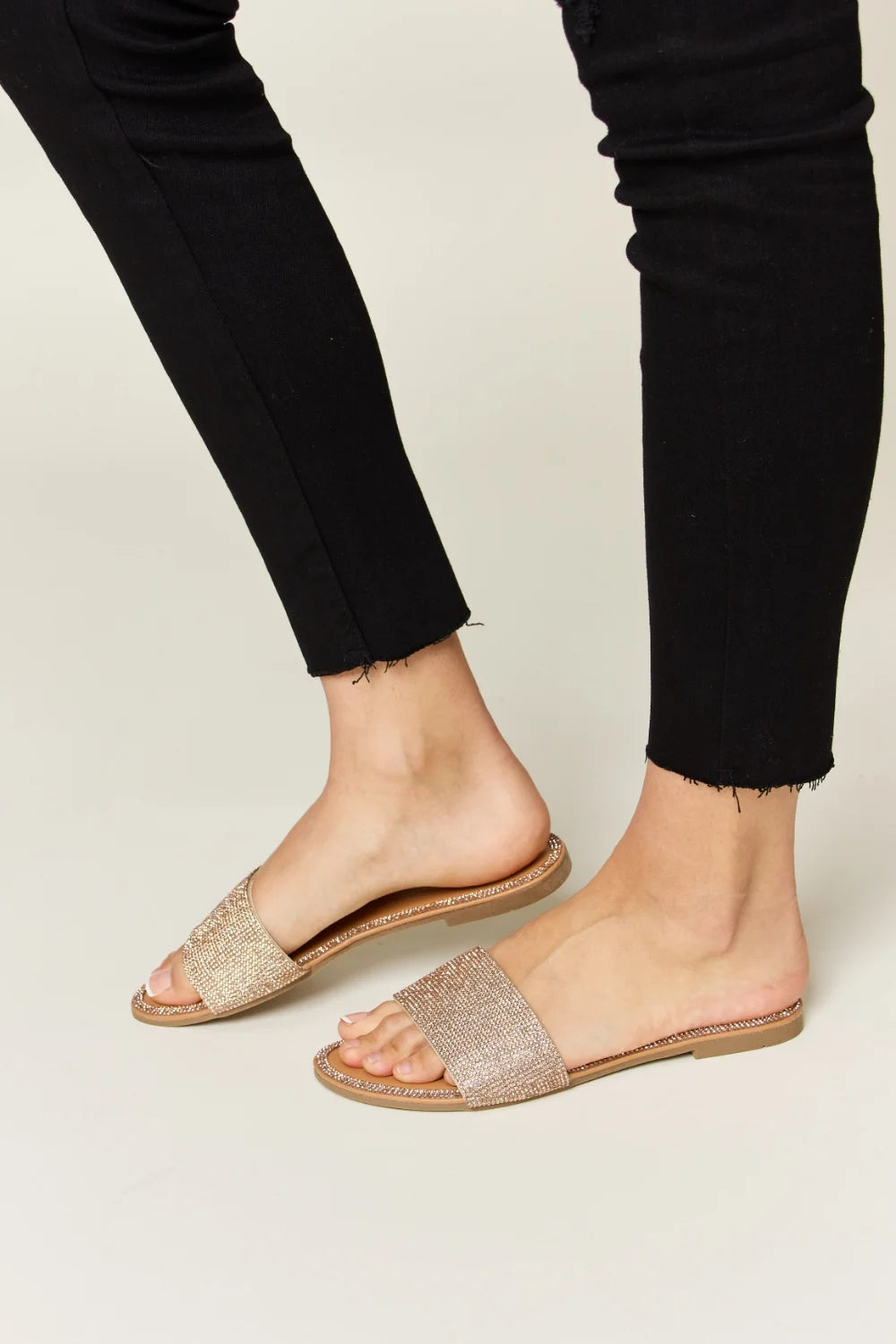 WILD DIVA Rhinestone Open Toe Flat Sandals - ROSE GOLD / 6