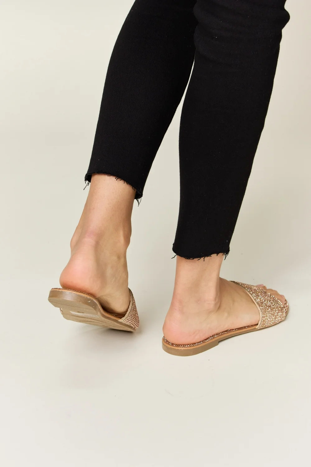 WILD DIVA Rhinestone Open Toe Flat Sandals - ROSE GOLD / 6