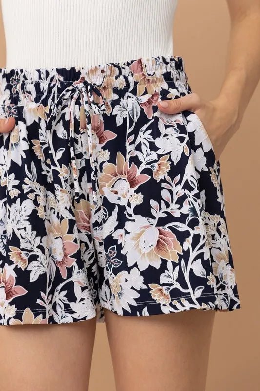 And The Why Wrinkle-free Stretchy Cooling Fabric Shorts - FLORAL / S